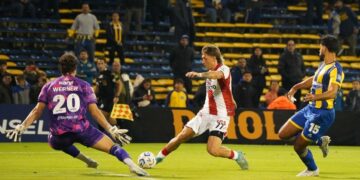 Instituto no aprovechó los resultados ajenos y cayó goleado