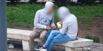 Vendían droga en la Plaza Colón, las cámaras los captaron y terminaron detenidos