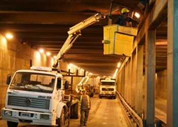 Tareas de bacheo en la ciudad: se realiza mantenimiento de calles y alumbrado
