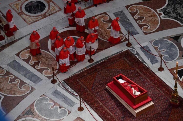 El emplazamiento de la tumba del Papa se ha preparado en un nicho de la nave lateral de la Basílica de Santa María la Mayor.