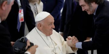 Milei viaja a Roma para asistir al funeral del papa Francisco