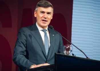 Daniel Passerini formalizó los recortes en la Municipalidad, eliminando cuatro Secretarías