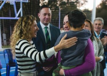 Habilitaron polideportivos y entregaron viviendas