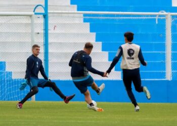 Racing visita a Quilmes con la misión de subirse a la punta