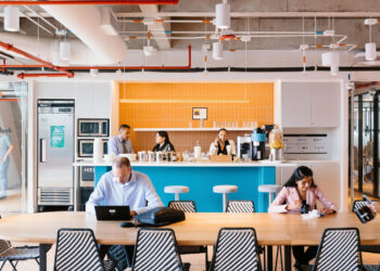 La importancia de un entorno laboral saludable y su impacto en la productividad