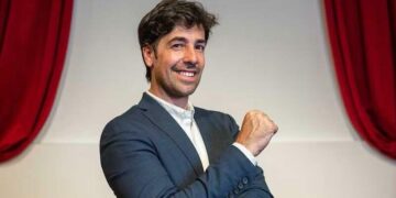 Magia en escena y en el papel: Willy presenta su nuevo libro en el Teatro Comedia