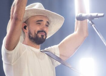 Abel Pintos vuelve a Córdoba con un show que recorre sus 30 años de música