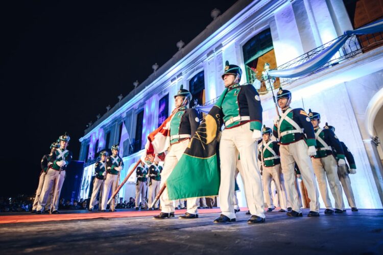 Presentaciones artísticas en la explanada del Cabildo.