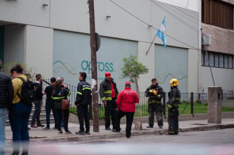 Por el feriado, la sede estaba cerrada el día del incendio. Foto: Facundo Brarda.