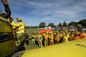 Bomberos cordobeses se entrenan para combatir incendios en aeronaves Bomberos cordobeses se entrenan para combatir incendios en aeronaves