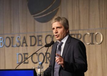 Caputo en la Bolsa de Comercio de Córdoba: «Siéntanse libres de usar sus ahorros»