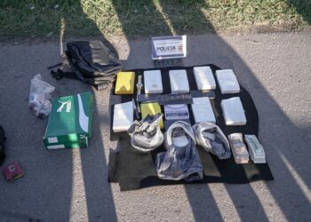 Descubrieron un auto que llevaba cocaína y 10 mil dólares