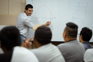Cómo la educación técnica abre caminos para jóvenes en situación de vulnerabilidad Cómo la educación técnica abre caminos para jóvenes en situación de vulnerabilidad