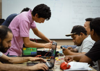 Cómo la educación técnica abre caminos para jóvenes en situación de vulnerabilidad