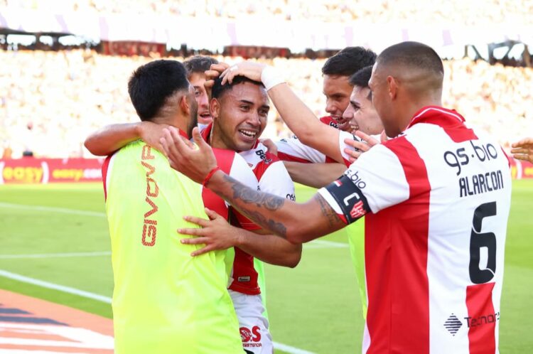 Damián Puebla convirtió el gol ante Talleres, que clasificó a Instituto a la segunda fase.
