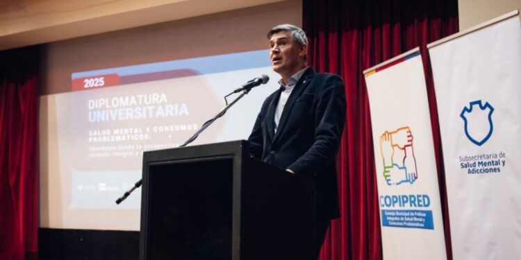 Daniel Passerini en el campus de la UNC, durante el segundo encuentro de la Diplomatura en Salud Mental y Consumos Problemáticos