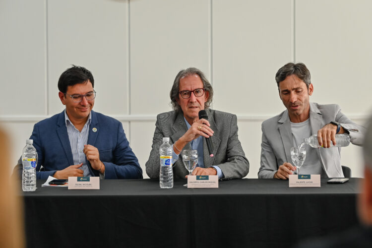 Carlos Galoppo Defensor del Pueblo Adjunto firmó convenios con municipios y comunas. Defensoría del pueblo