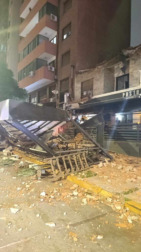 Derrumbe fatal en un bar de Güemes: un muerto y siete heridos