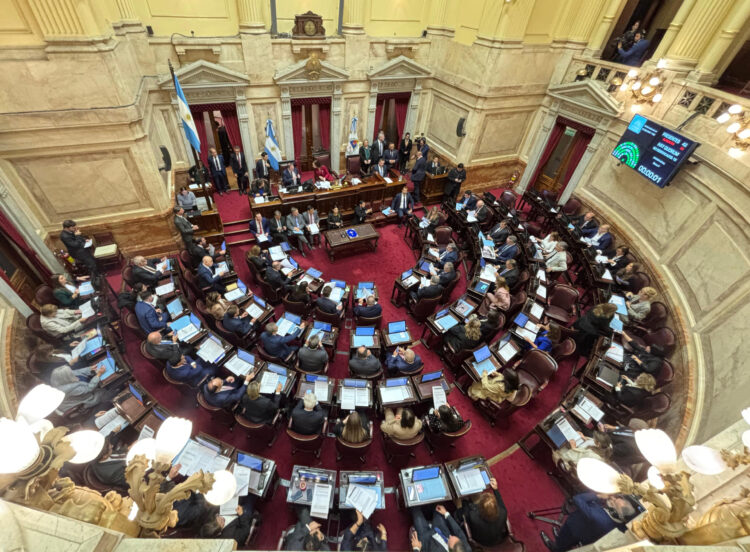 Sesión especial en el Senado desde las 14, donde la oposición buscará destrabar proyectos claves.