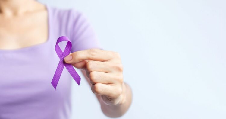 El lupus es una enfermedad crónica autoinmune en la que el sistema inmunológico ataca sus propios tejidos y órganos, causando inflamación y daño.