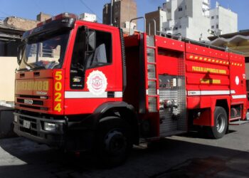 Incendio en barrio Los Álamos: bomberos sofocaron las llamas en una vivienda