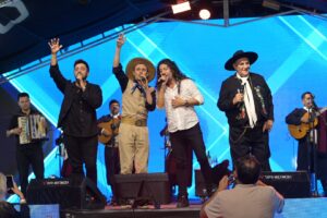 El Festival de Doma y Folklore entregó utilidades a escuelas El Festival de Doma y Folklore entregó utilidades a escuelas