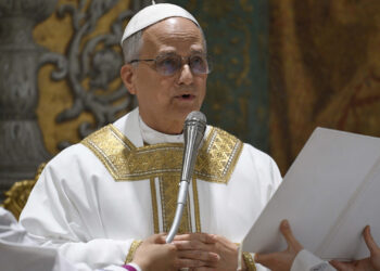 En su primera bendición dominical, el papa León XIV pidió paz en Ucrania y Gaza