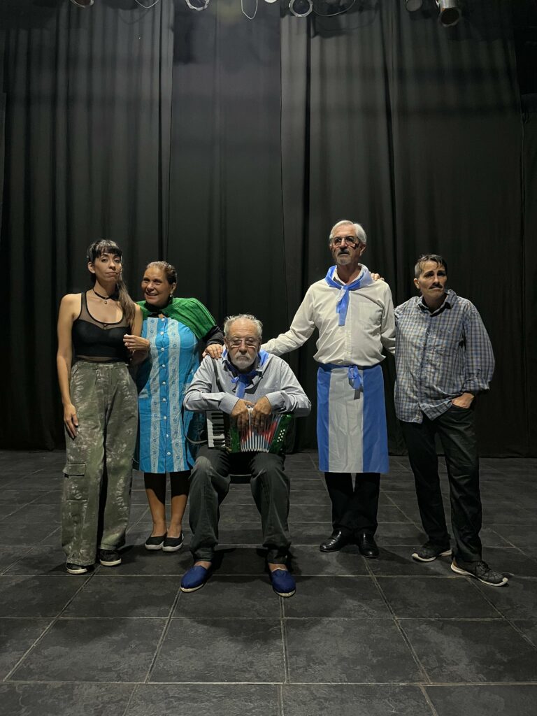 Estrena la aclamada obra “Gris de ausencia”