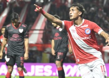 Instituto no pudo ante Argentinos, que sacó chapa de candidato