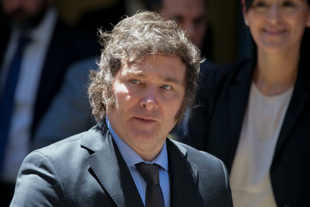 Milei planifica viaje al Vaticano en junio para reunirse con el papa León XIV