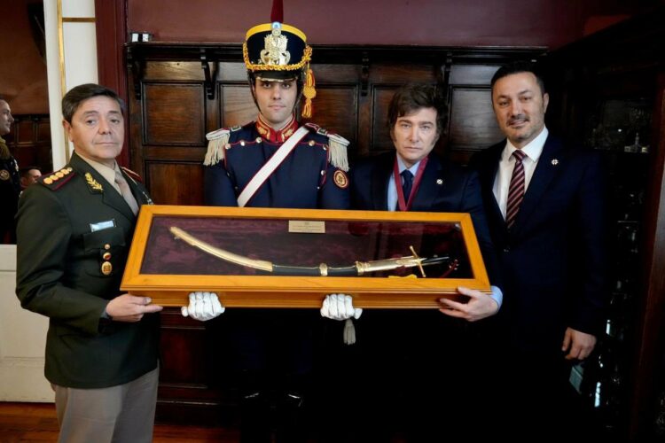 La ceremonia fue encabezada por Milei en el cuartel del Regimiento de Granaderos a Caballo.