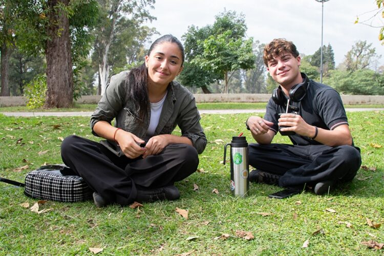 Jóvenes pueden inscribirse en cursos gratuitos y online de idiomas