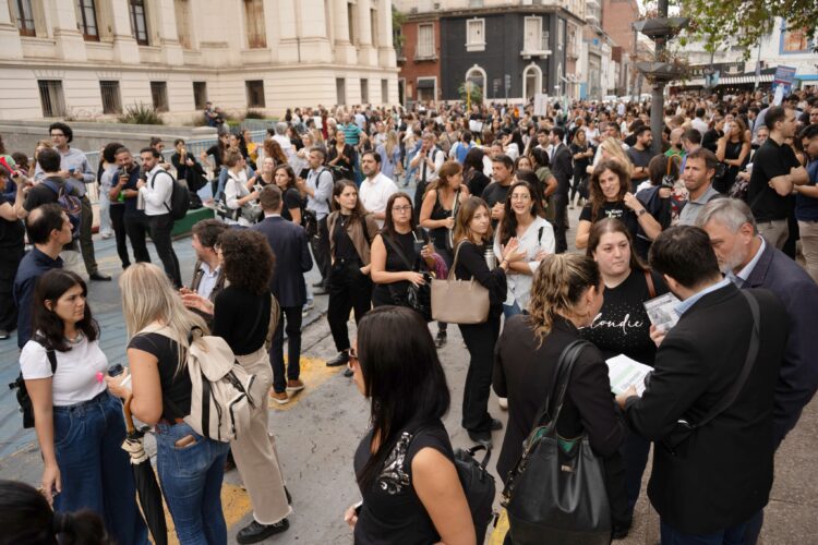 Protesta de empleados judiciales por recomposición salarial.