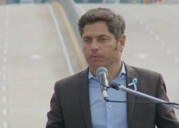 Kicillof inauguró un viaducto en Burzaco y lanzó duras críticas contra Milei