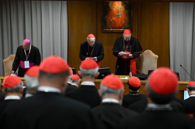 "Se pide unánimemente una negociación sin condiciones previas", dice la nota de los cardenales.