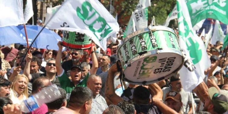 Suoem sigue su plan de lucha con asambleas y protestas. Foto: Comercio y Justicia.