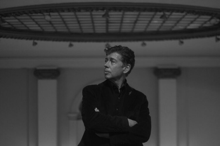 El cantante brindará un repertorio romántico el viernes en el Aula Magna de la Facultad de Ciencias Exactas.