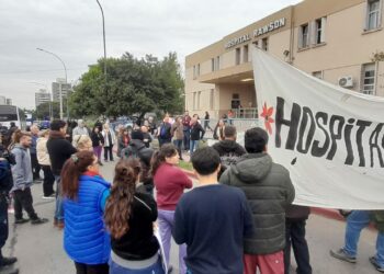 Negaron a trabajadores del Rawson instalar la carpa y denuncian una «política de represión»