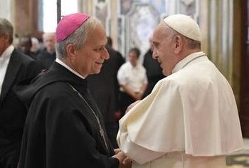 Papa León XIV y Papa Francisco. Robert Francis Prevost Martínez