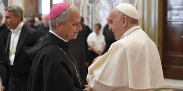 Papa León XIV y Papa Francisco. Robert Francis Prevost Martínez