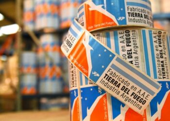 Paro general en Tierra del Fuego en rechazo a la baja de aranceles dispuesta por el Gobierno