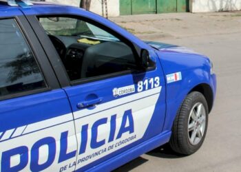 Policía de Córdoba. Auto. Robo. App de viajes