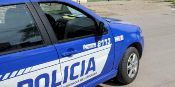 Policía de Córdoba. Auto. Robo. App de viajes