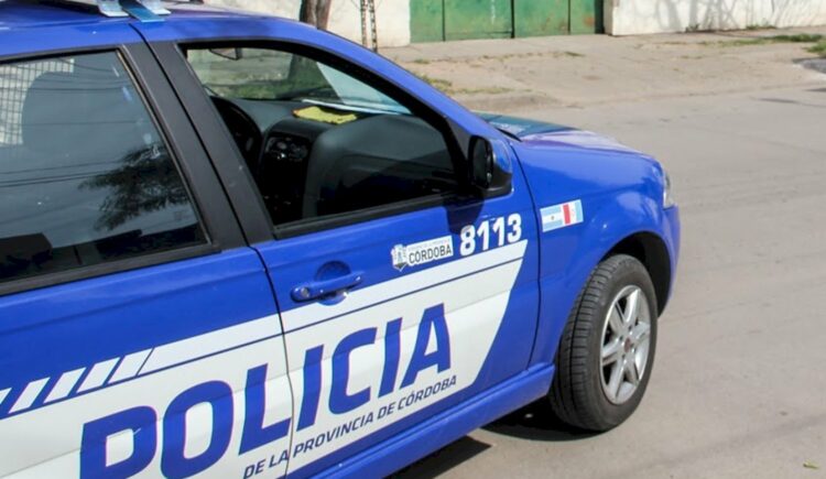 Policía de Córdoba. Auto. Robo. App de viajes