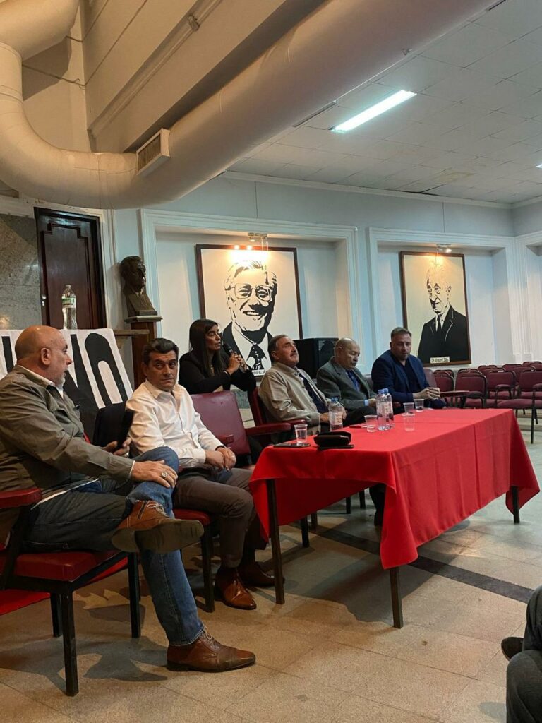 Radicales reivindicaron los derechos laborales históricos