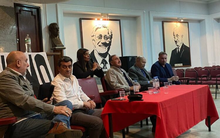 Martín Lucas, Dolores Caballero, Carlos Becerra y Jorge Sappia fueron algunos de los oradores del acto.