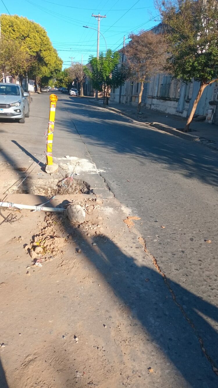 Reclamo por un peligroso pozo de un metro en barrio Pueyrredón