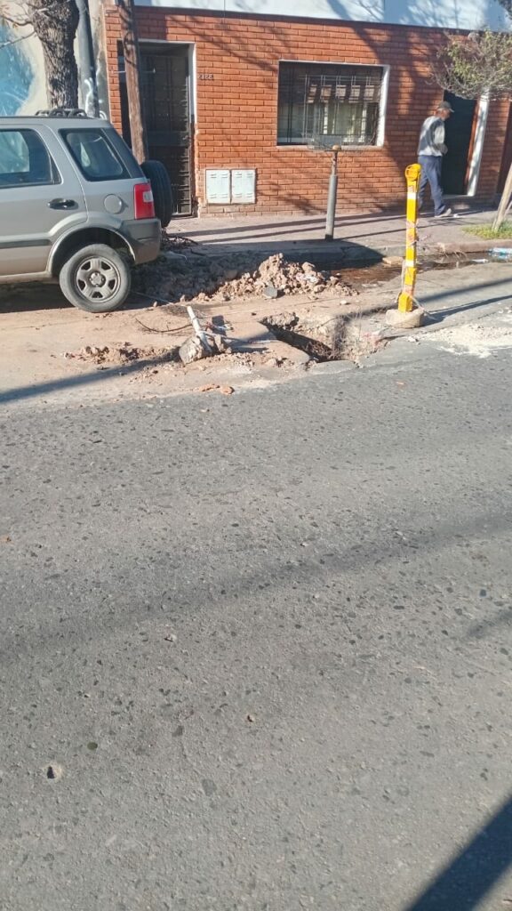 Reclamo por un peligroso pozo de un metro en barrio Pueyrredón Reclamo por un peligroso pozo de un metro en barrio Pueyrredón