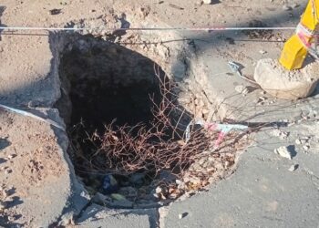 Reclamo por un peligroso pozo de un metro en barrio Pueyrredón