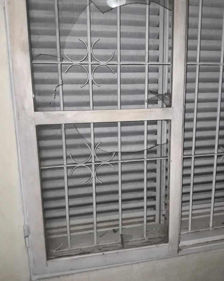 La vivienda de Mercedes Brusa recibió el domingo pasado una lluvia de pedradas.